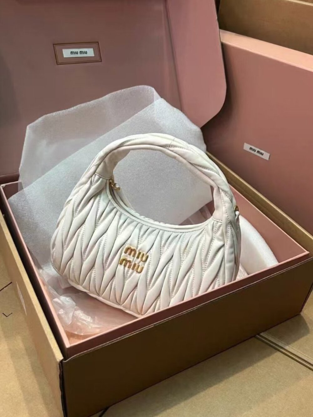 Miu Miu White Matelassé Leather Hobo Underarm Shoulder Bag